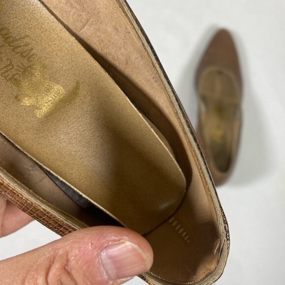 Vintage Brown and Gold Paradise Kitten Pointed Toe Kitten Heels - Picture 7 of 7